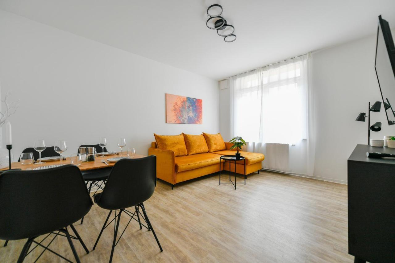 Ferienwohnungen Am Theater - Modern, Zentral Und Ruhig Mit Kueche, Waschtrockner, Netflix, Wlan Und Parkplatz- 2 Zimmer, 52 Qm Cottbus Extérieur photo