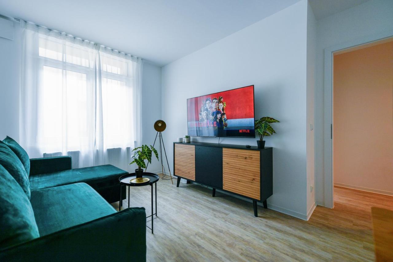 Ferienwohnungen Am Theater - Modern, Zentral Und Ruhig Mit Kueche, Waschtrockner, Netflix, Wlan Und Parkplatz- 2 Zimmer, 52 Qm Cottbus Extérieur photo