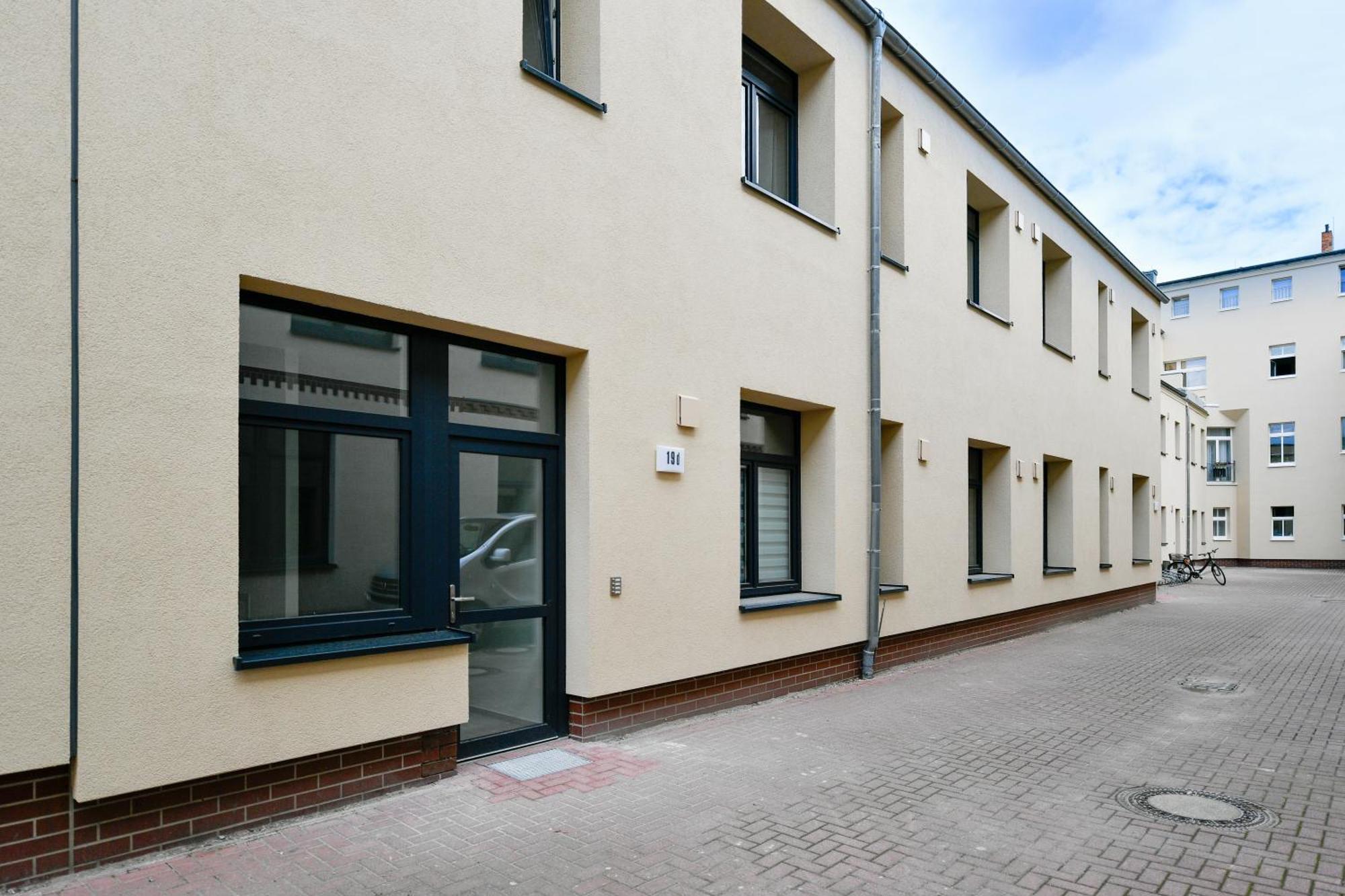 Ferienwohnungen Am Theater - Modern, Zentral Und Ruhig Mit Kueche, Waschtrockner, Netflix, Wlan Und Parkplatz- 2 Zimmer, 52 Qm Cottbus Extérieur photo
