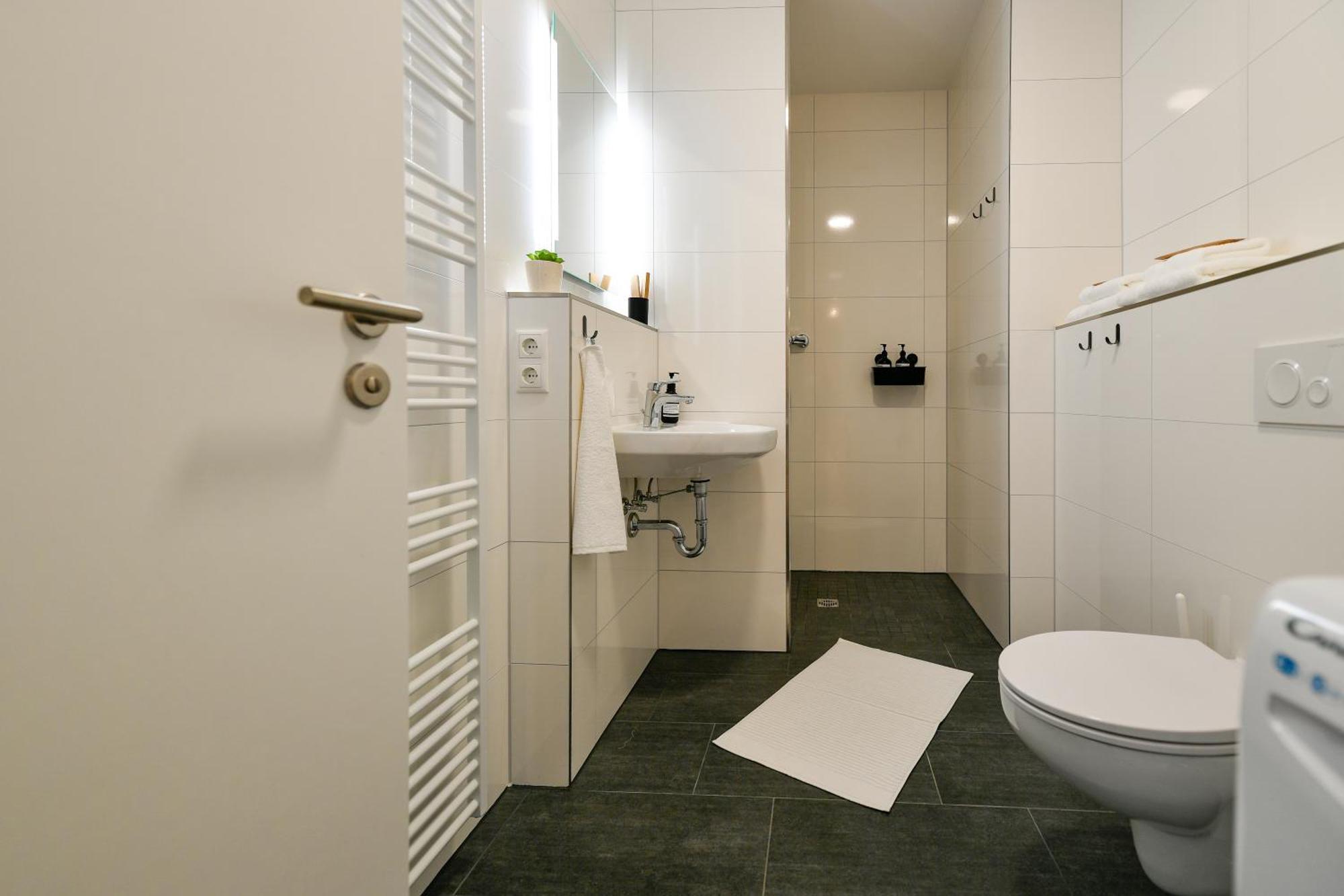 Ferienwohnungen Am Theater - Modern, Zentral Und Ruhig Mit Kueche, Waschtrockner, Netflix, Wlan Und Parkplatz- 2 Zimmer, 52 Qm Cottbus Chambre photo